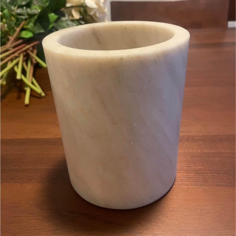 Magnolia Marble Crock